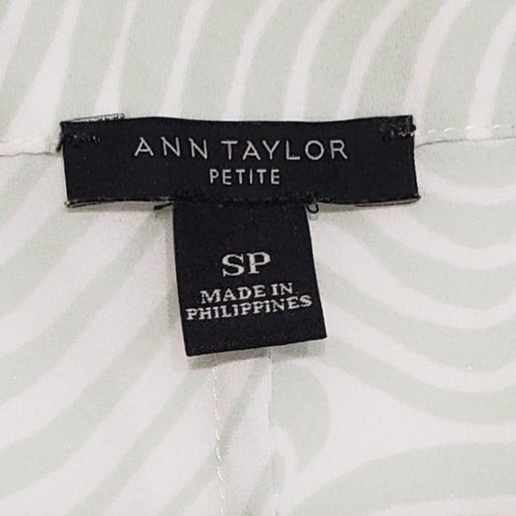Ann Taylor Petite V-Neck Long Sleeve Blouse, Size SP - Picture 3 of 10